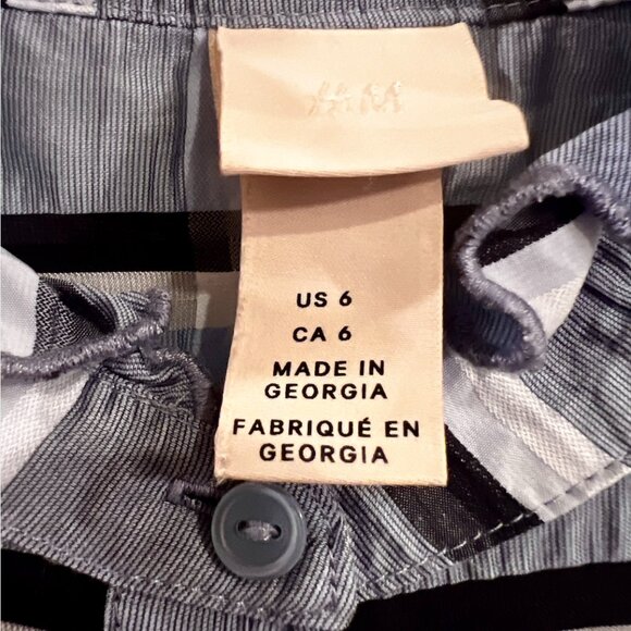 H&M Long Sleeve Ruffled Button Down Too with Shades of Blue Crinkle Material. - Picture 3 of 6